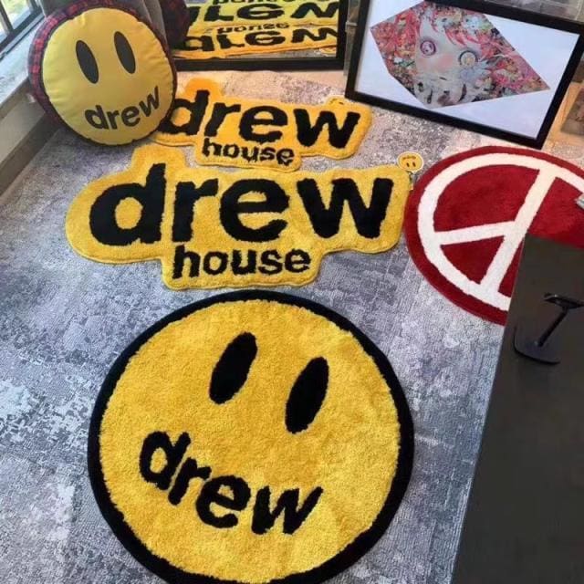 Drew Smiley Round Carpet